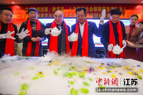 结业典礼暨成果展在南京旅游职业学院举办。中新社记者泱波摄 结业典礼暨成果展在南京旅游职业学院举办。中新社记者泱波摄