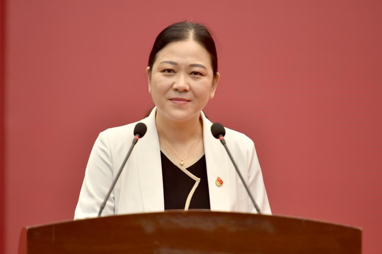 党委副书记朱琰主持 党委副书记朱琰主持