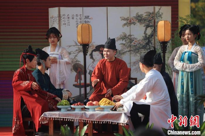 “寻味大唐·潮极盛世”美食文化节火热开场。 泱波 摄 “寻味大唐·潮极盛世”美食文化节火热开场。 泱波 摄